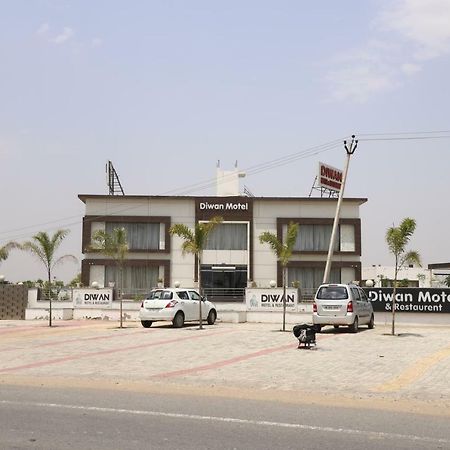 Diwan Hotel And Restaurant Surkhi Luaran gambar