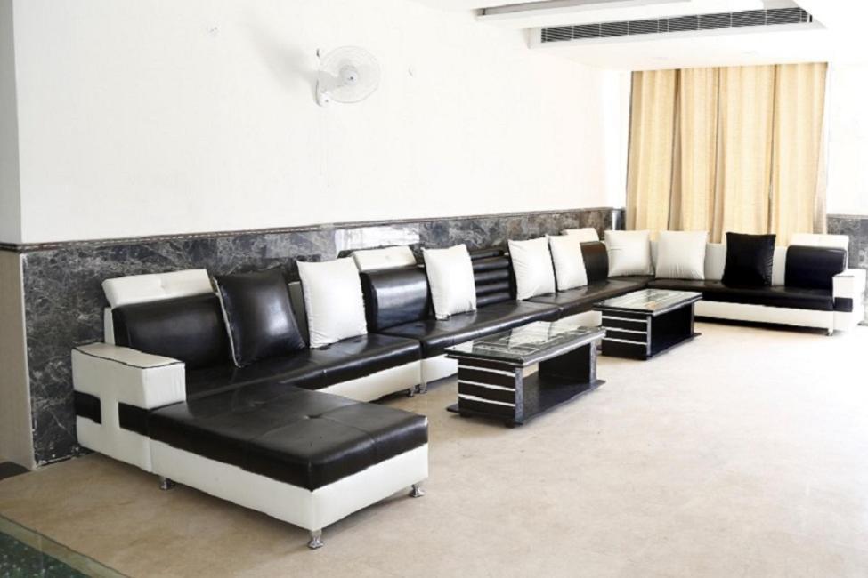 Diwan Hotel And Restaurant Surkhi Luaran gambar