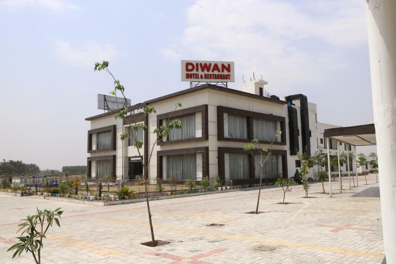 Diwan Hotel And Restaurant Surkhi Luaran gambar