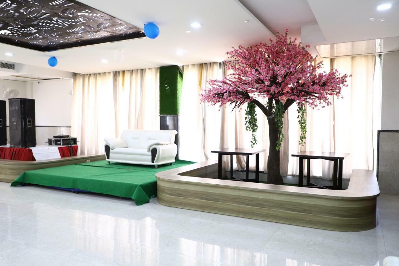 Diwan Hotel And Restaurant Surkhi Luaran gambar