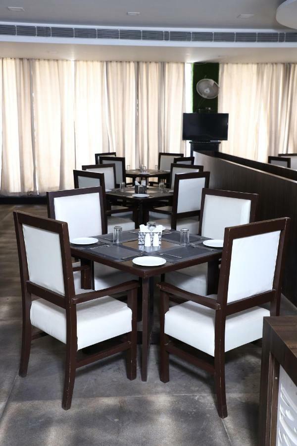 Diwan Hotel And Restaurant Surkhi Luaran gambar