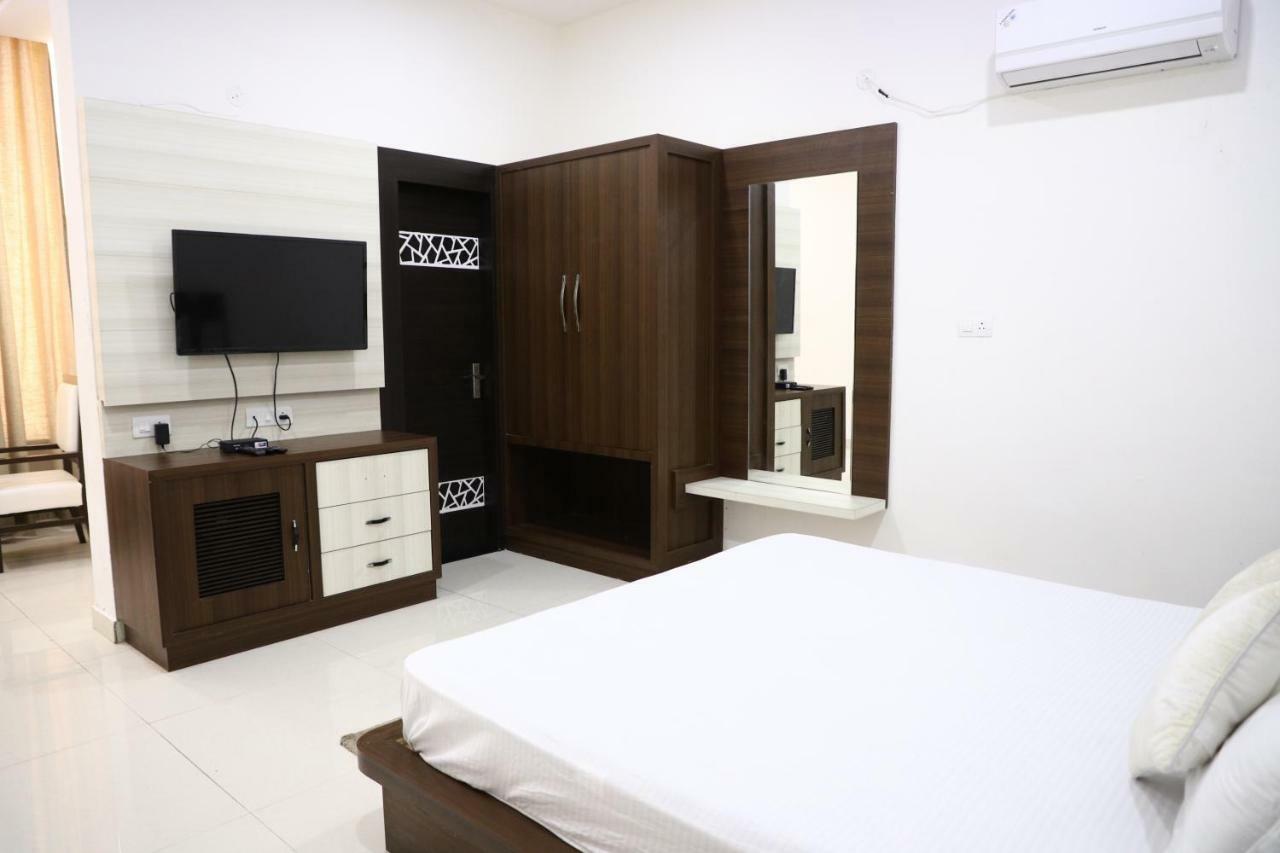 Diwan Hotel And Restaurant Surkhi Luaran gambar