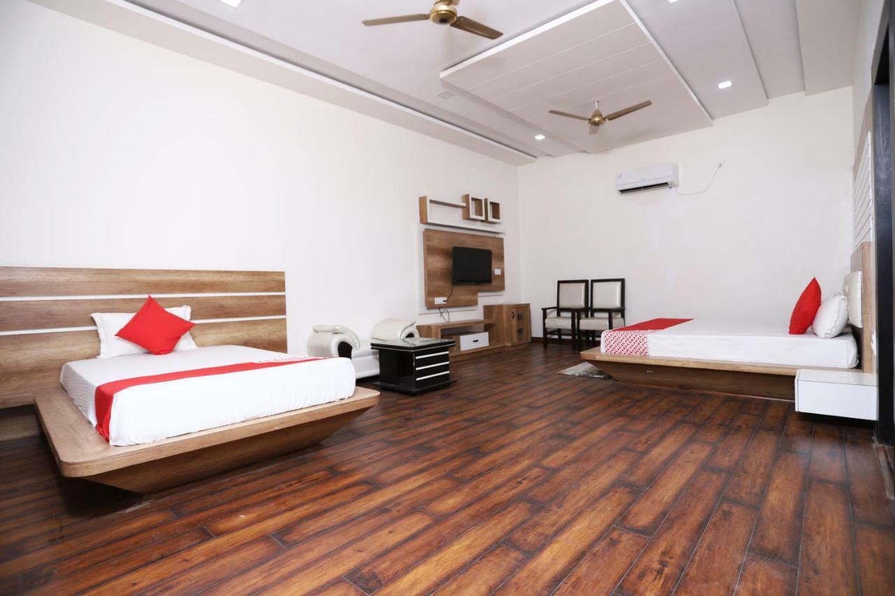 Diwan Hotel And Restaurant Surkhi Luaran gambar