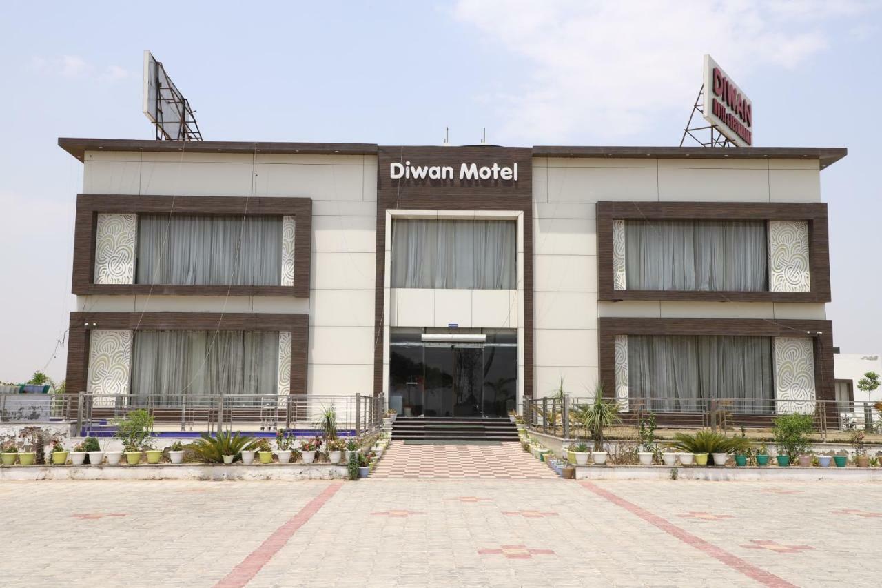 Diwan Hotel And Restaurant Surkhi Luaran gambar