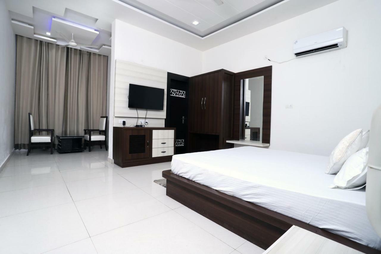 Diwan Hotel And Restaurant Surkhi Luaran gambar